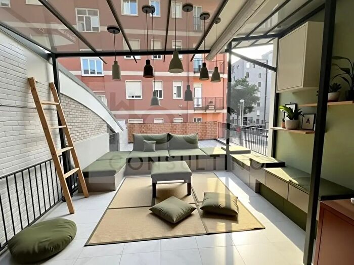 Appartamento quadrilocale in vendita in Via Monti, Monza