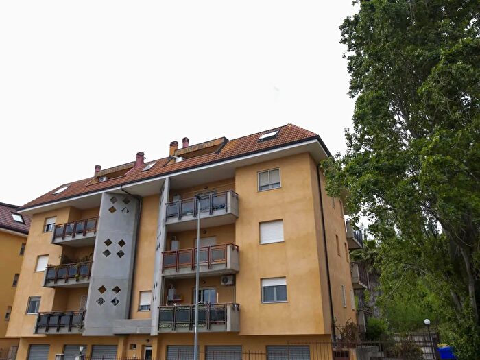 Appartamento trilocale in vendita in Via Paul Harris Snc, Catanzaro