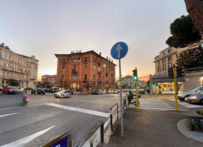 Appartamento trilocale in vendita in Piazza Pitagora, Roma