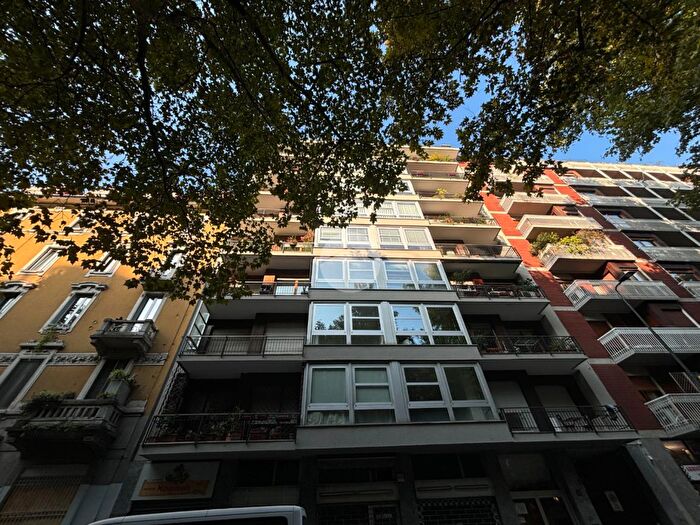Appartamento con 5 locali in vendita in Viale Piceno, Milano