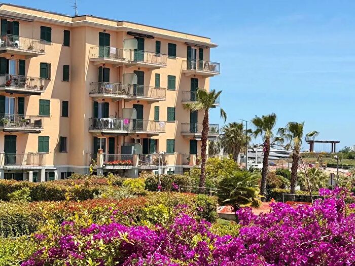 Appartamento bilocale in vendita in Imperia