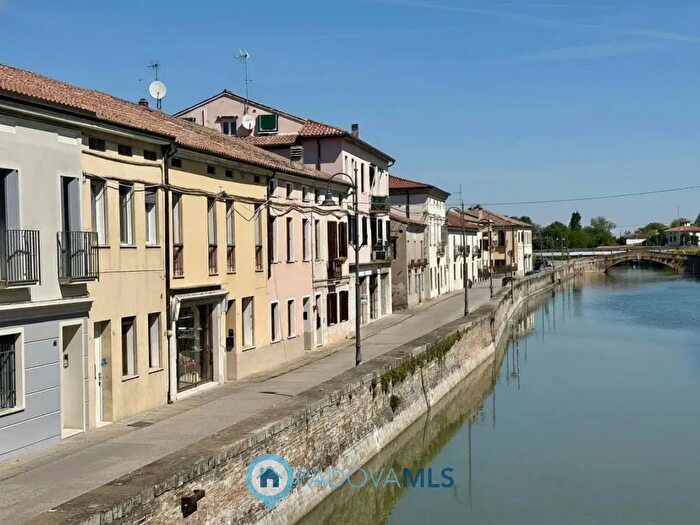 Casa con 5 locali in vendita in Via Terme, Battaglia Terme