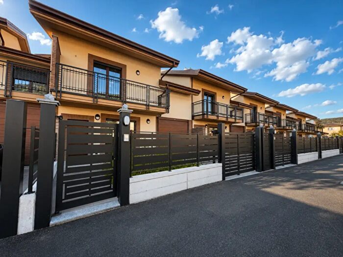 Casa con 6 locali in vendita in Via Val della Torre, Caselette