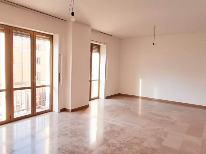 Appartamento trilocale in affitto in Via Lazzaro Spallanzani, Morgagni, Milano