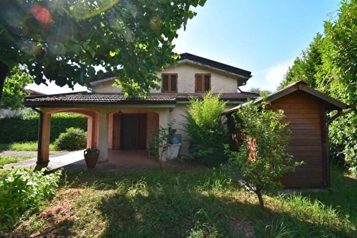 Casa quadrilocale in vendita in Via Nazario Sauro, Pietrasanta