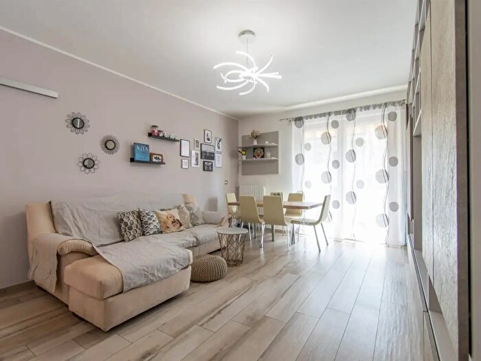 Appartamento quadrilocale in vendita in Via Invorio, Torino