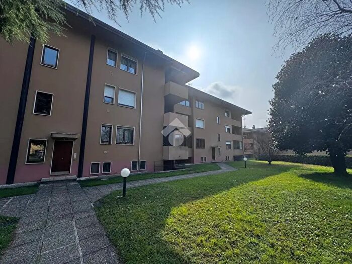 Appartamento trilocale in vendita in Via F Confalonieri, Schio