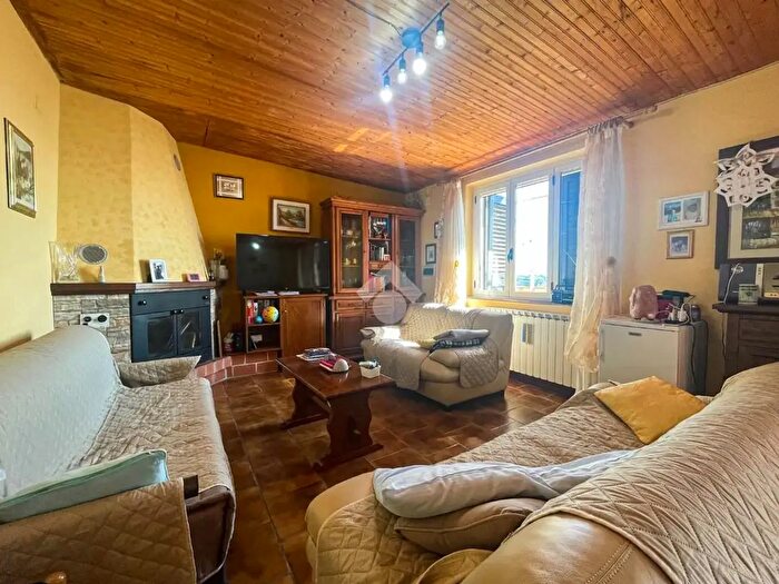 Appartamento trilocale in vendita in Via Marina, Falerna