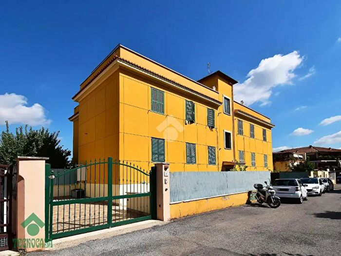 Appartamento bilocale in vendita in Via Lucciano, Roma