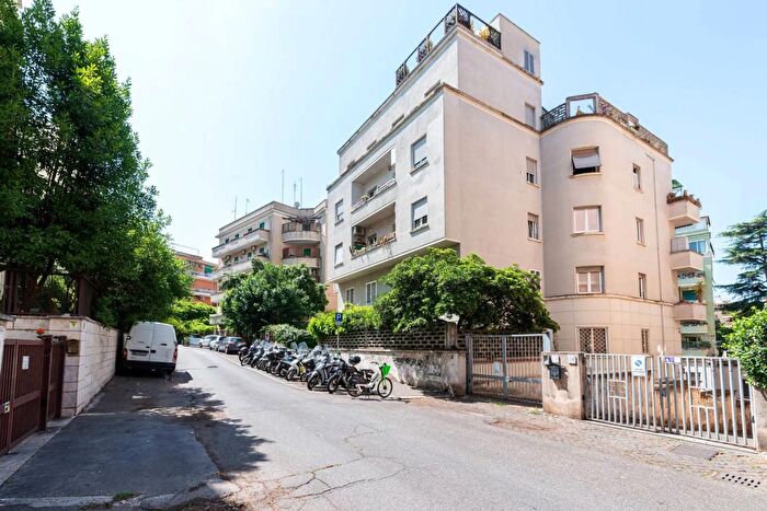 Appartamento quadrilocale in vendita in Via di Trasone Trieste Municipio Roma II Roma Lazio Italia, Roma