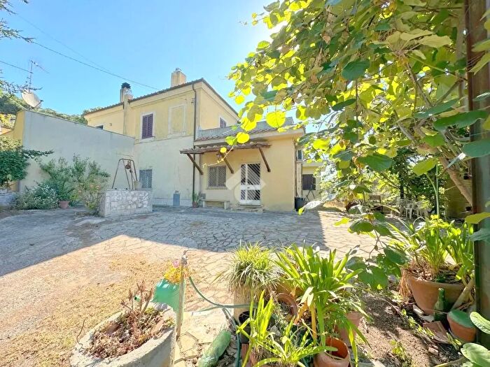 Casa quadrilocale in vendita in Via Appia Nord, Velletri