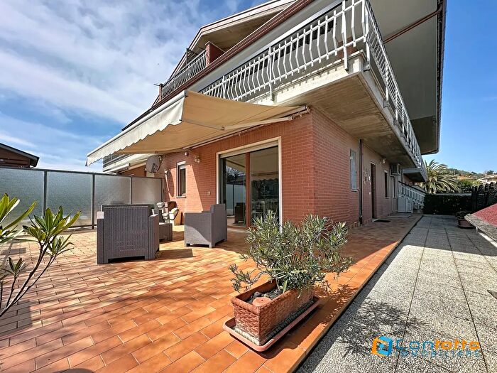 Appartamento trilocale in vendita in Via Alcide De Gasperi, Altidona