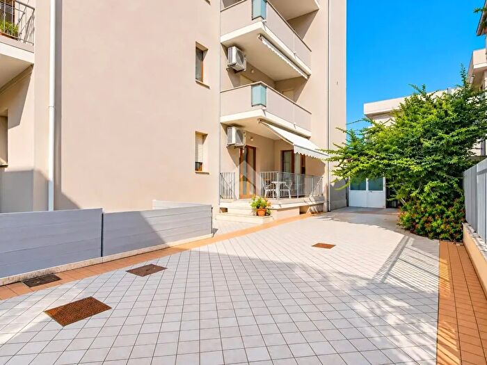 Appartamento trilocale in vendita in Via Calabria, Alba Adriatica