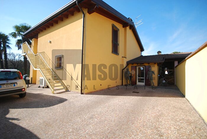 Case in Vendita e in Affitto - 2