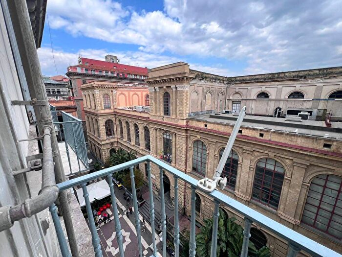 Appartamento bilocale in affitto in Via Enrico Pessina, Museo, Napoli