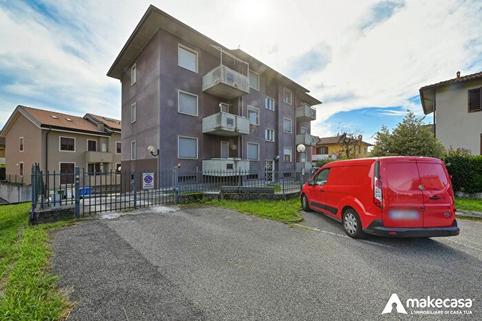 Appartamento trilocale in vendita in Via Garibaldi, San Zenone Al Lambro