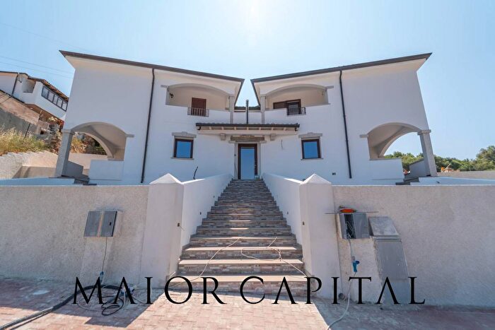 Appartamento con 5 locali in vendita in Via Ada Negri, Budoni