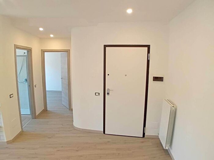Appartamento bilocale in affitto in Via Giuseppe Mazzini, Centro, Villa dAlmè