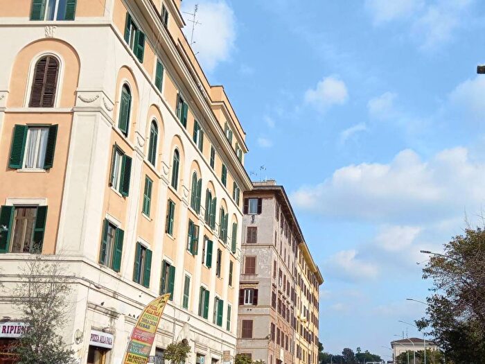 Appartamento trilocale in affitto in Via della Stazione Ostiense, Ostiense, Roma