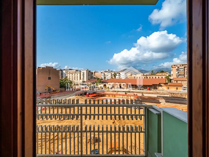 Appartamento quadrilocale in vendita in Via Malaspina, Palermo