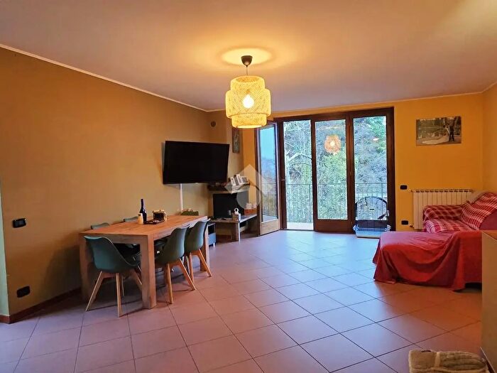 Appartamento bilocale in affitto in Via Monte Generoso, Dizzasco