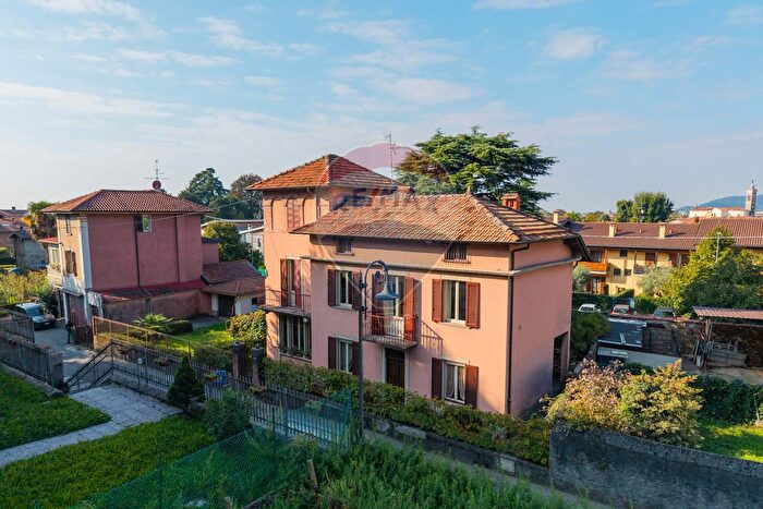 Casa con 5 locali in vendita in Via Roma, Paladina