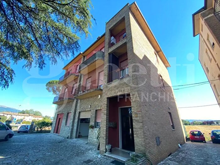 Appartamento trilocale in vendita in Via Indipendenza, Assisi