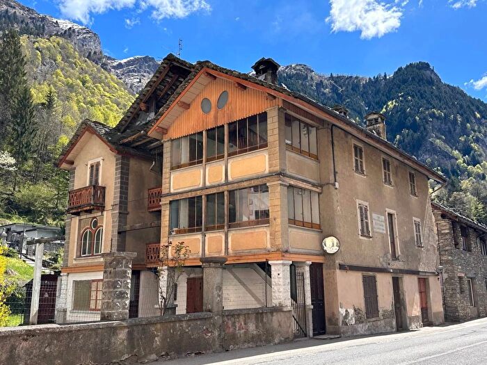 Casa con 6 locali in vendita in Via Roma Mollia, Mollia