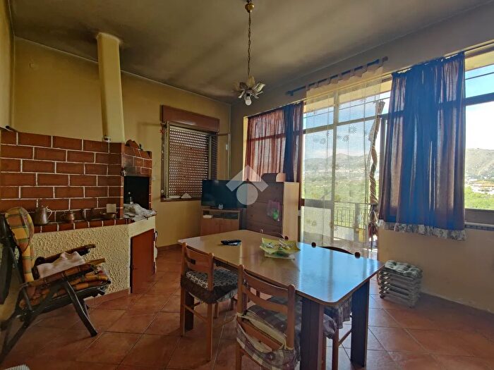 Appartamento trilocale in vendita in Via Villagrazia, Palermo