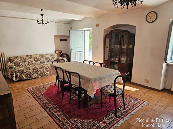 Casa con 5 locali in vendita in Via dellAssino Camporeggiano, Gubbio