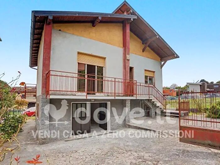 Casa quadrilocale in vendita in Vicolo ai Pioppi, Laveno Mombello