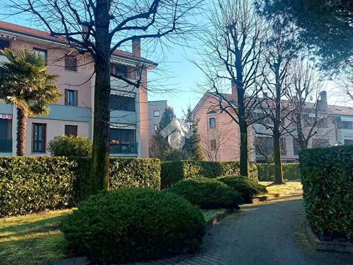 Appartamento trilocale in vendita in Via Via Ciniselli, Settimo Milanese