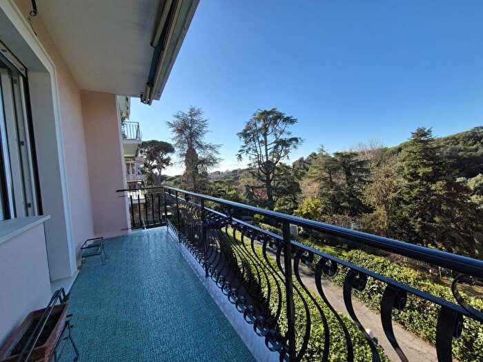 Appartamento con 5 locali in affitto in Viale Quartara, Quarto, Genova