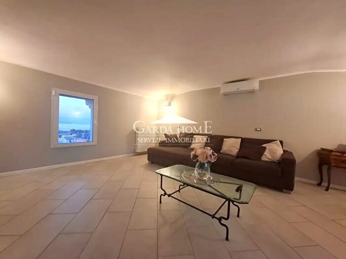 Appartamento quadrilocale in affitto in Via Luigi Negrelli N, Desenzano Del Garda
