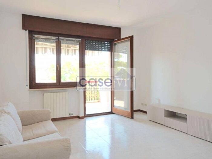 Appartamento quadrilocale in affitto in Via San Giovanni Lupatoto, Borgo Roma, Verona