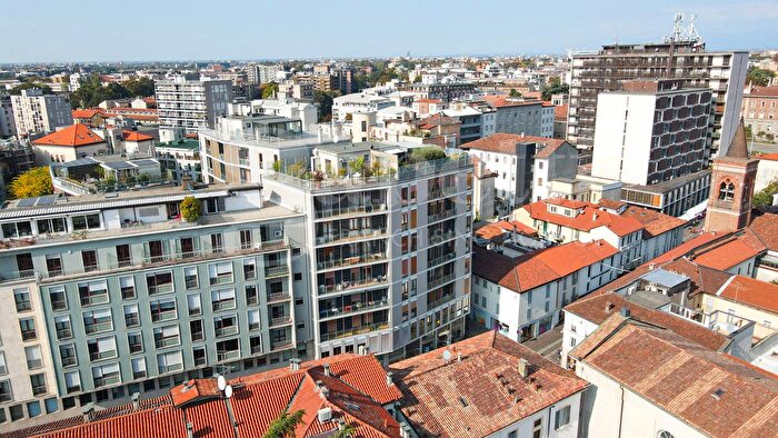 Appartamento quadrilocale in vendita in Via Italia C, Monza