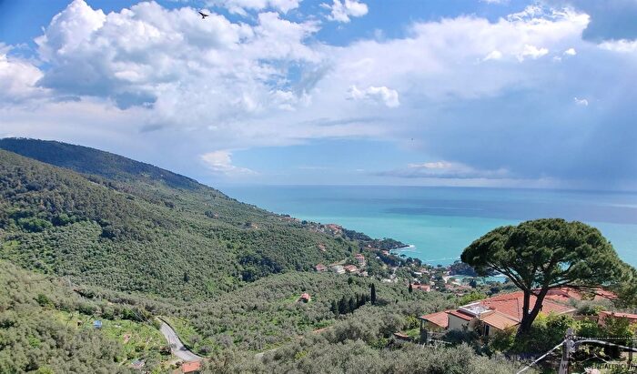 Appartamento trilocale in vendita in Lerici