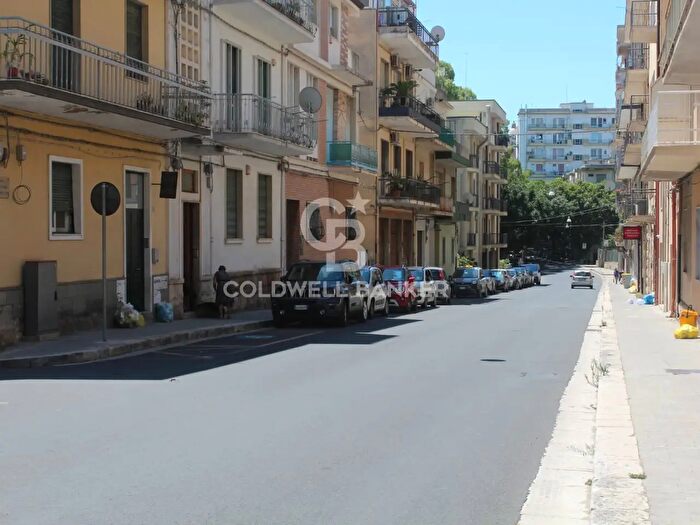 Appartamento con 7 locali in vendita in Viale Leonardo da Vinci, Ragusa