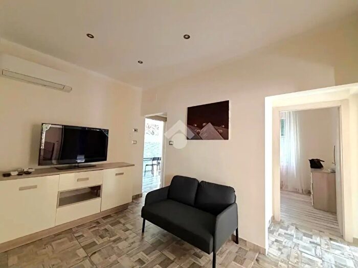 Appartamento con 5 locali in affitto in Via del Lagaccio, Genova