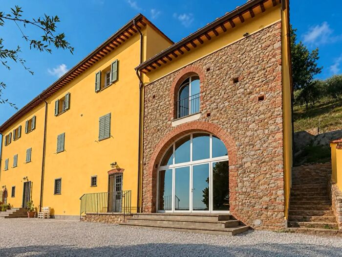 Casa con 12 locali in vendita in Via Sarzanese, Lucca