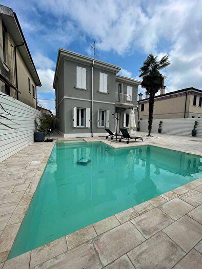 Casa con 6 locali in vendita in Cremona, Mantova