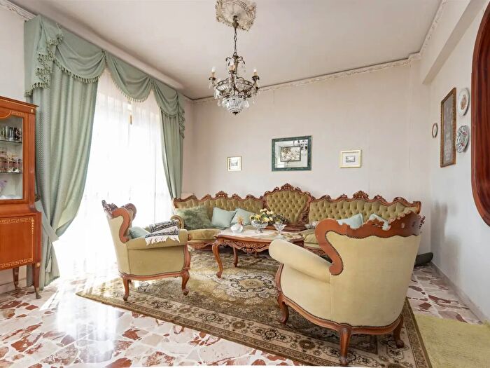 Appartamento quadrilocale in vendita in Via Zolfatai, Catania