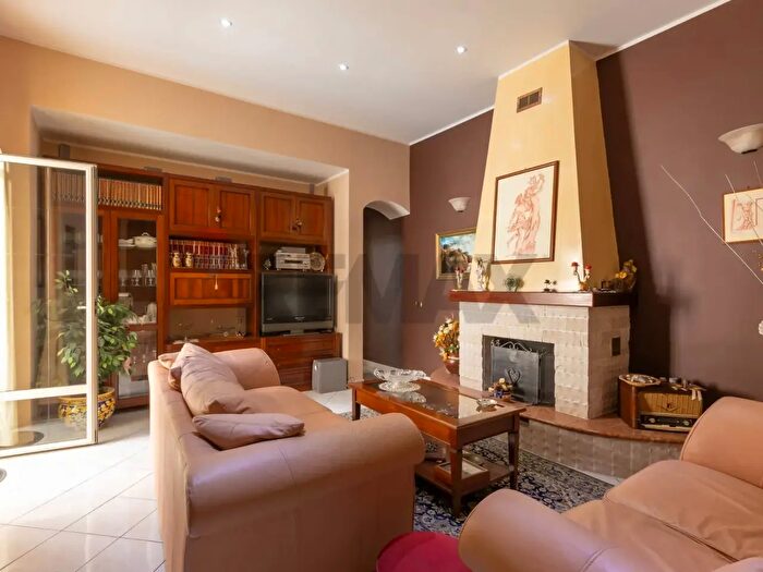 Casa con 8 locali in vendita in Via Riviera Dionisio Il Grande, Siracusa