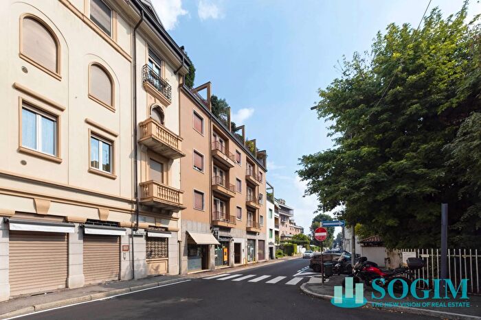 Appartamento quadrilocale in affitto in Via Dante, Monza