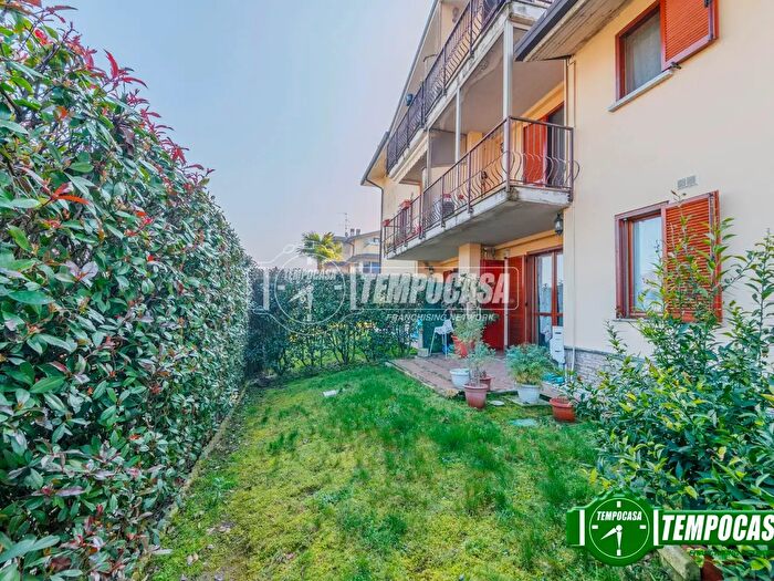 Appartamento trilocale in vendita in Via Tosi Carlo, Casorate Primo