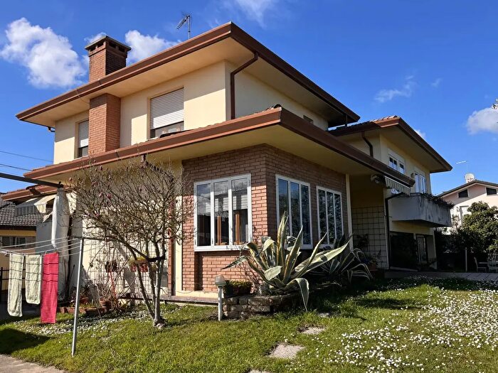 Casa con 7 locali in vendita in Ceregnano