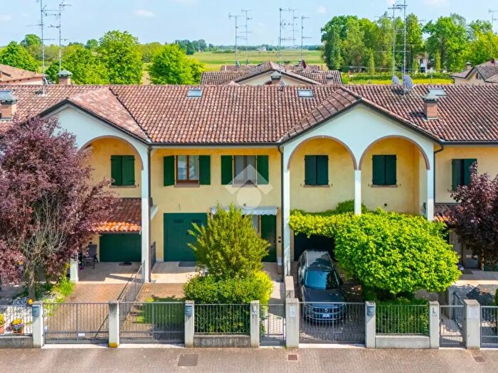 Casa con 5 locali in vendita in Via Nilde Iotti, Correggio