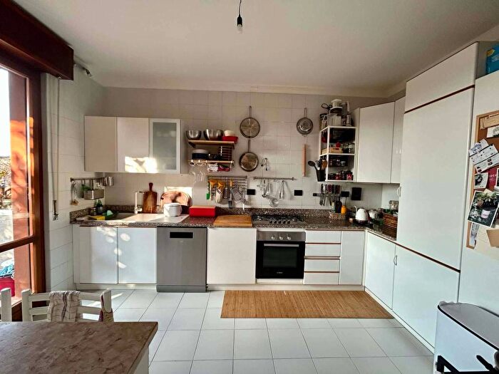 Appartamento trilocale in affitto in Via Cesiolo, Pindemonte, Verona