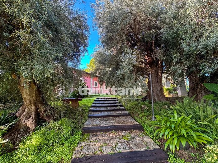 Casa con 8 locali in vendita in Via per Canicattini, Siracusa