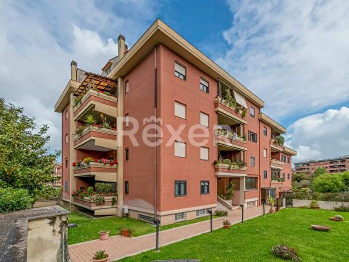 Appartamento quadrilocale in vendita in Via della Rimessola, Roma